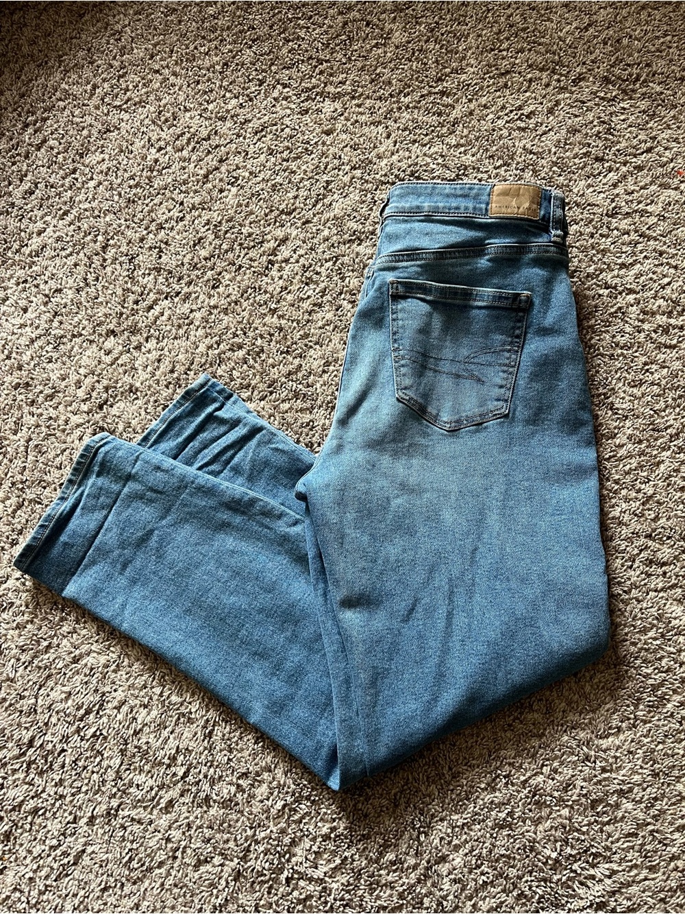 Women’s American Eagle Outfitters Regular Fit Straight Leg Medium Wash Jeans 8